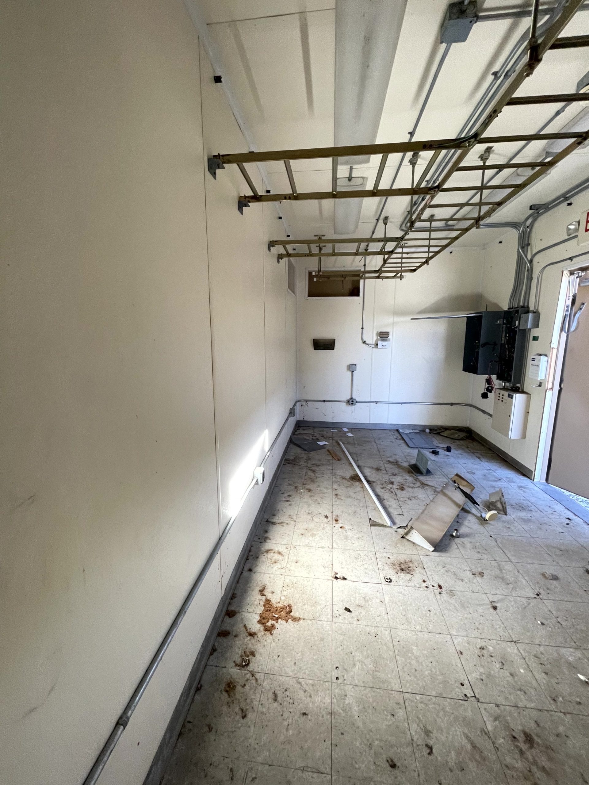 Used 10×20 Andrew Concrete Shelter #29514 - Image 4