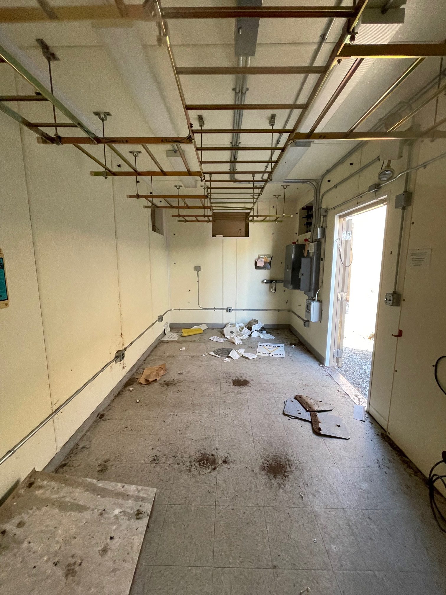Used 10×20 Andrew Concrete Shelter #61355 - Image 4